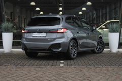 BMW 2 Serie Active Tourer 225e xDrive High Executive M Sport Automaat - Afbeelding 4