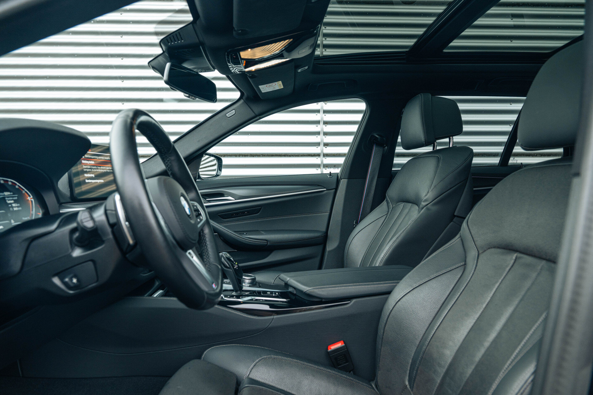 BMW 5 Serie Touring 540i xDrive High Executive M Sport Automaat - Afbeelding 4