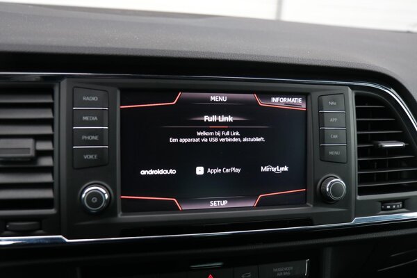 Apple Carplay/Android Auto Apple Carplay/Android Auto