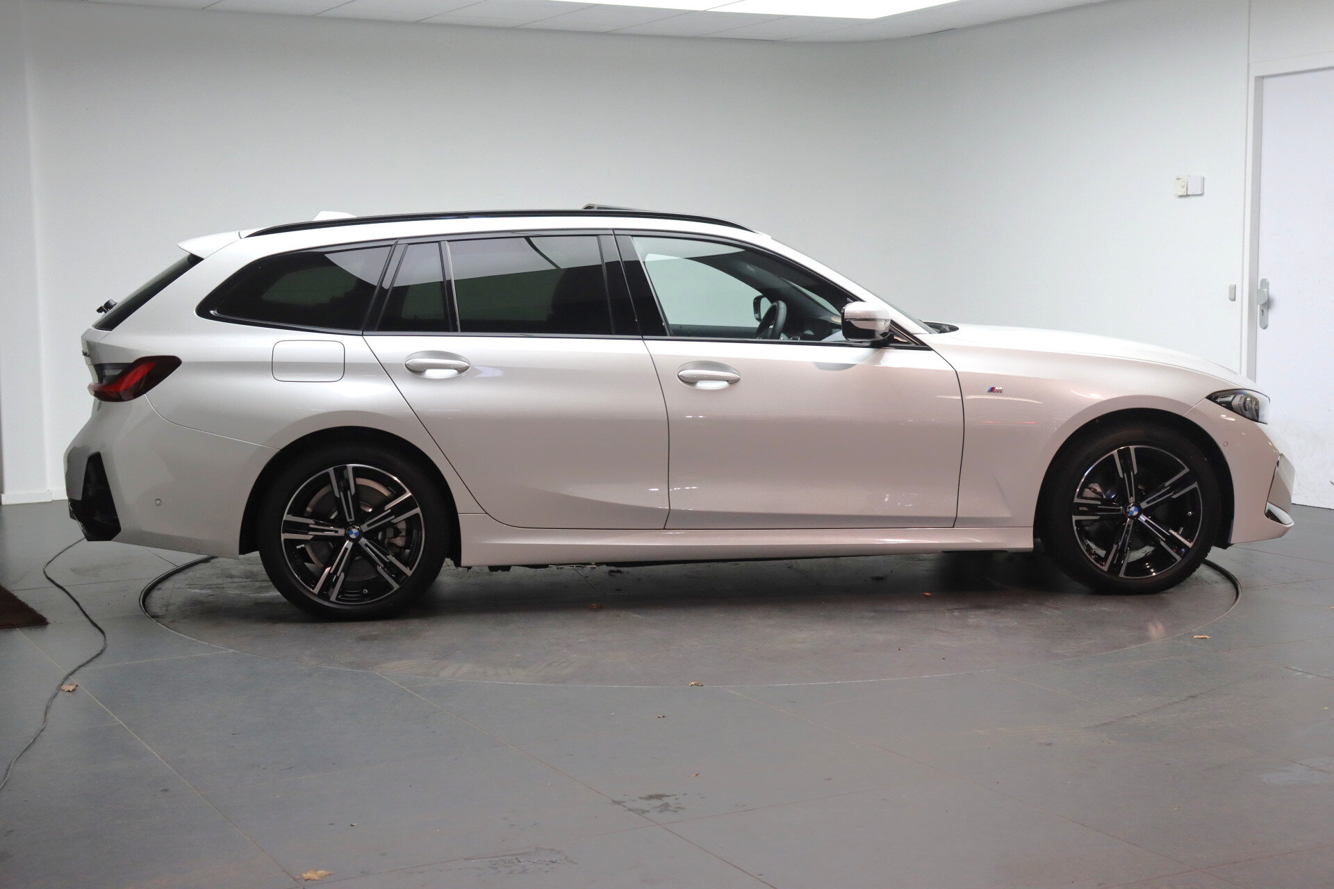 BMW 3 Serie Touring 330e M Sport Automaat - Afbeelding 4