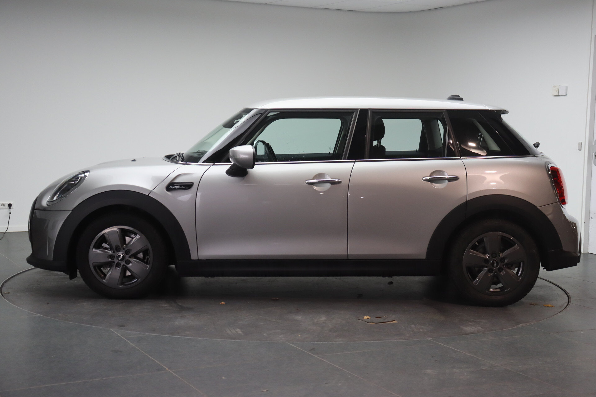 MINI Hatchback Cooper Classic Automaat - Afbeelding 2