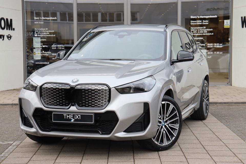 BMW iX1 eDrive20 High Executive M Sport - Afbeelding 1