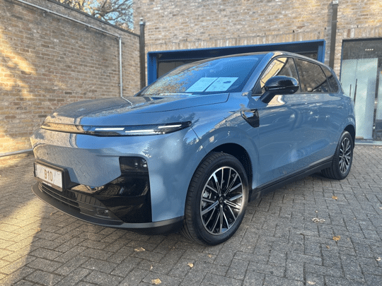 Leapmotor B10 DESIGN PROMAX * PANO DAK * LEDER * ELEKTRISCHE KOFFER * NAVI * 360 CAMERA