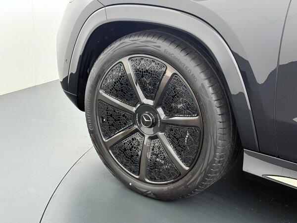 22" multispaaks lichtmetalen Maybach velgen, zilver/zwart 22" multispaaks lichtmetalen Maybach velgen, zilver/zwart