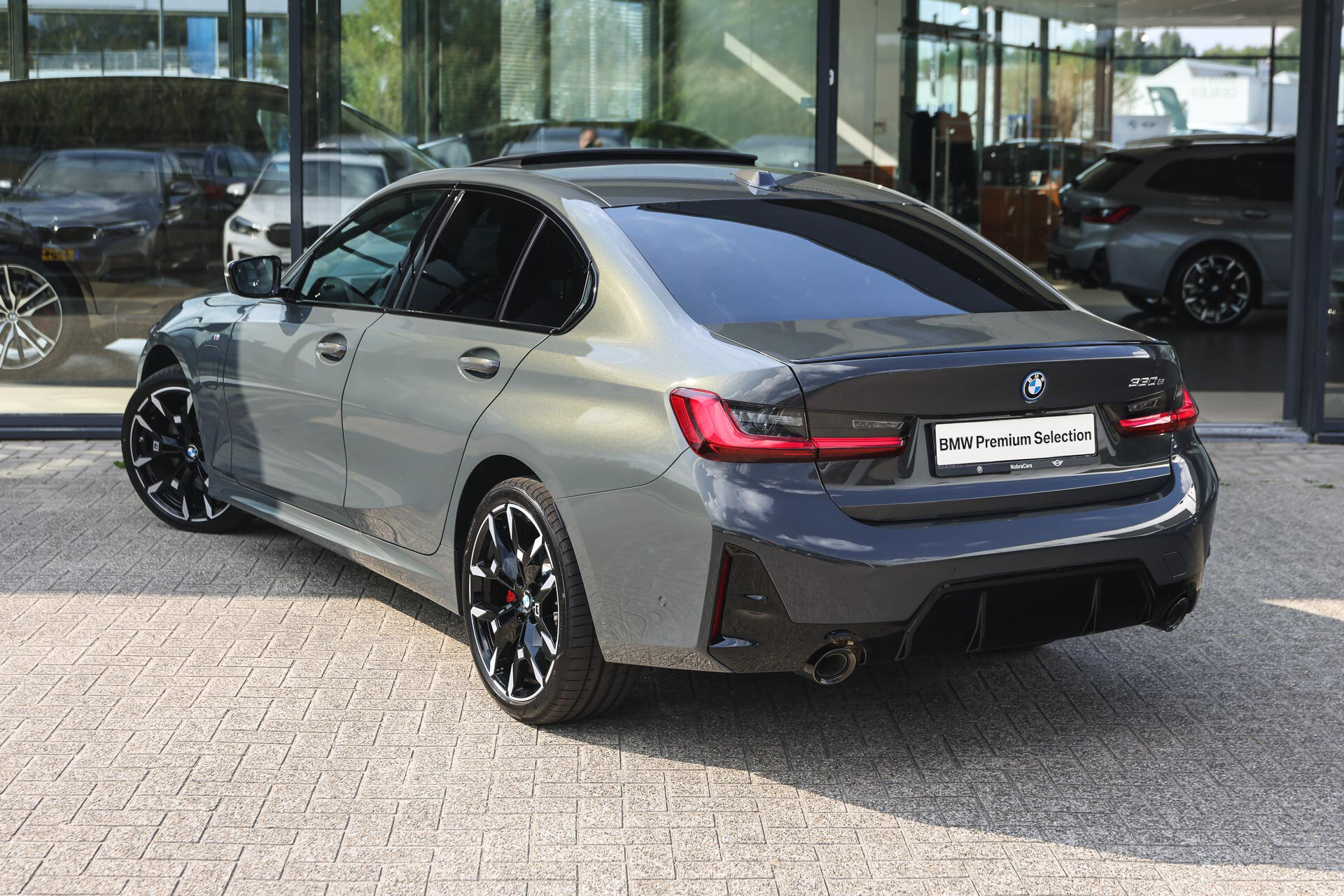 BMW 3 Serie 330e M Sport Automaat - Afbeelding 2