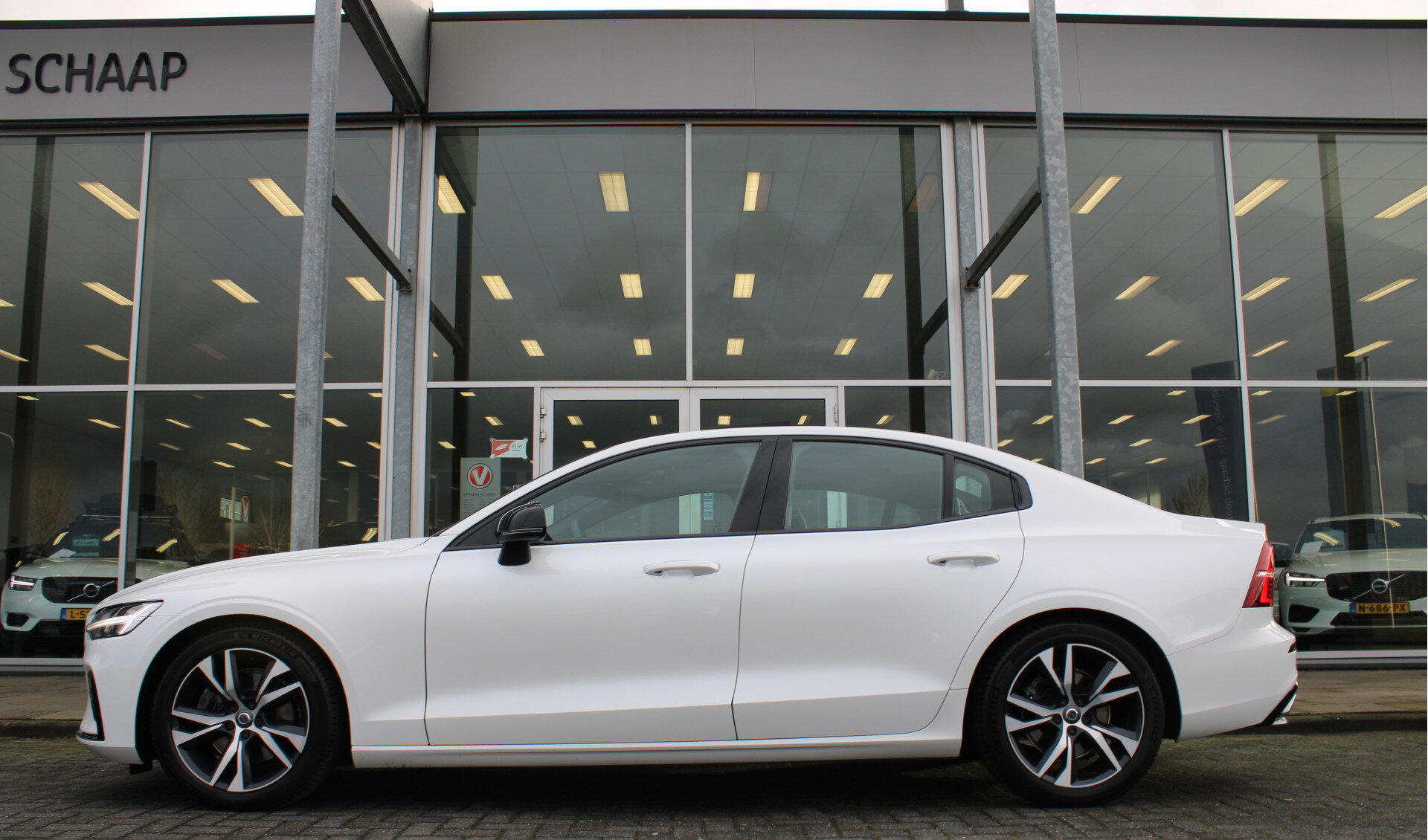 Volvo S60 B4 Automaat R-Design - Afbeelding 2