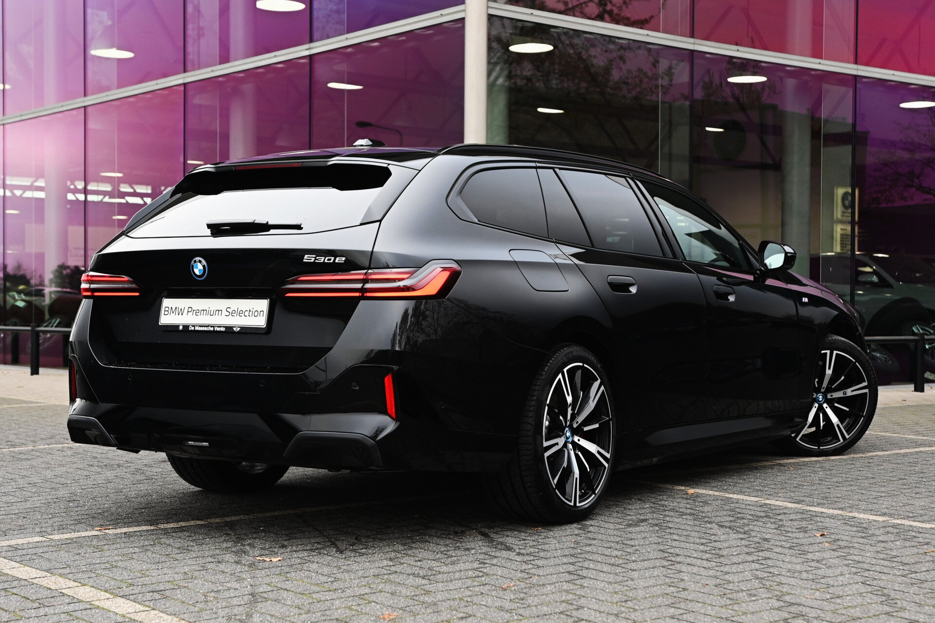 BMW 5 Serie Touring 530e M Sport Automaat - Afbeelding 2