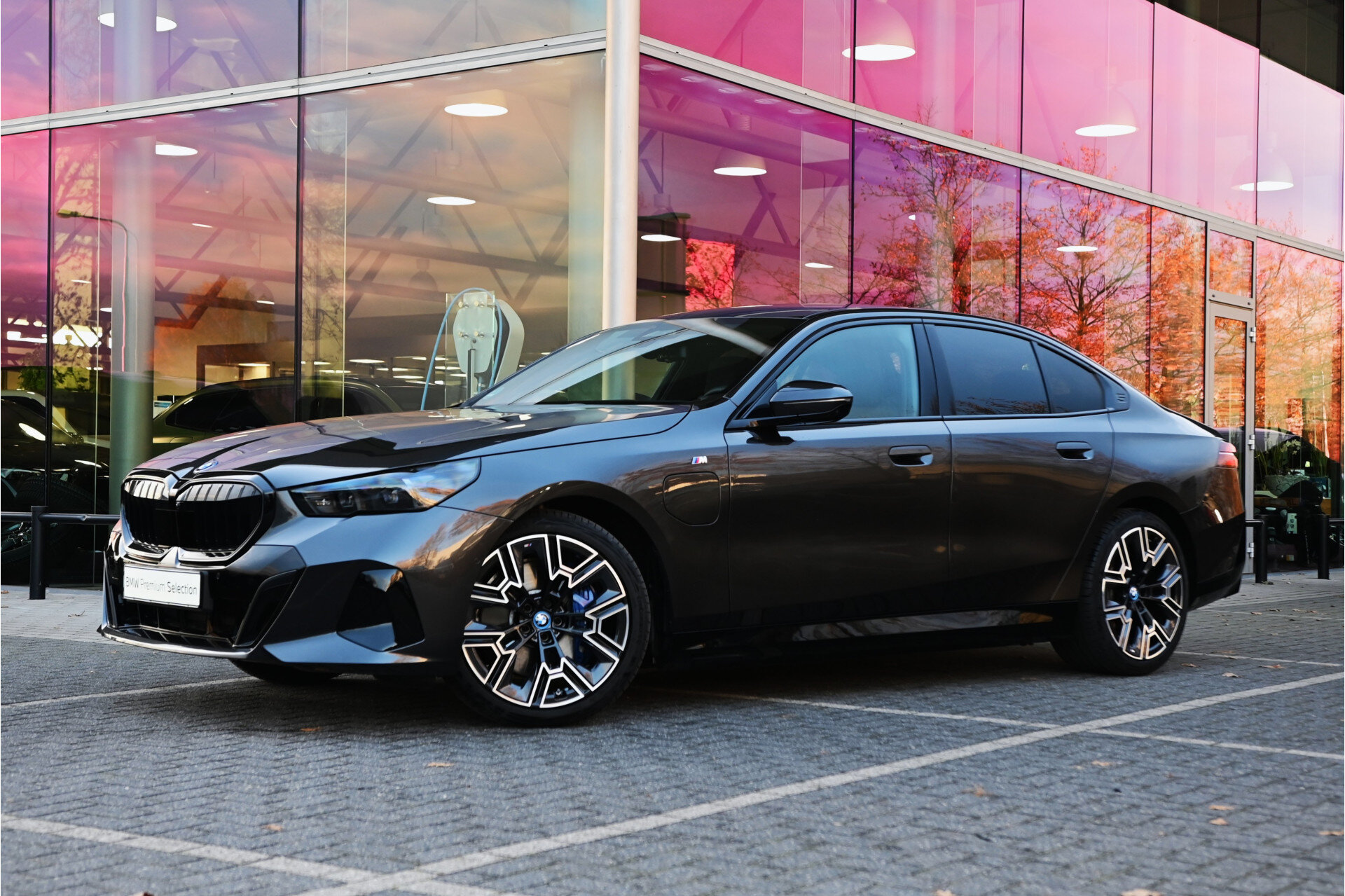 BMW 5 Serie 550e xDrive M Sport Automaat