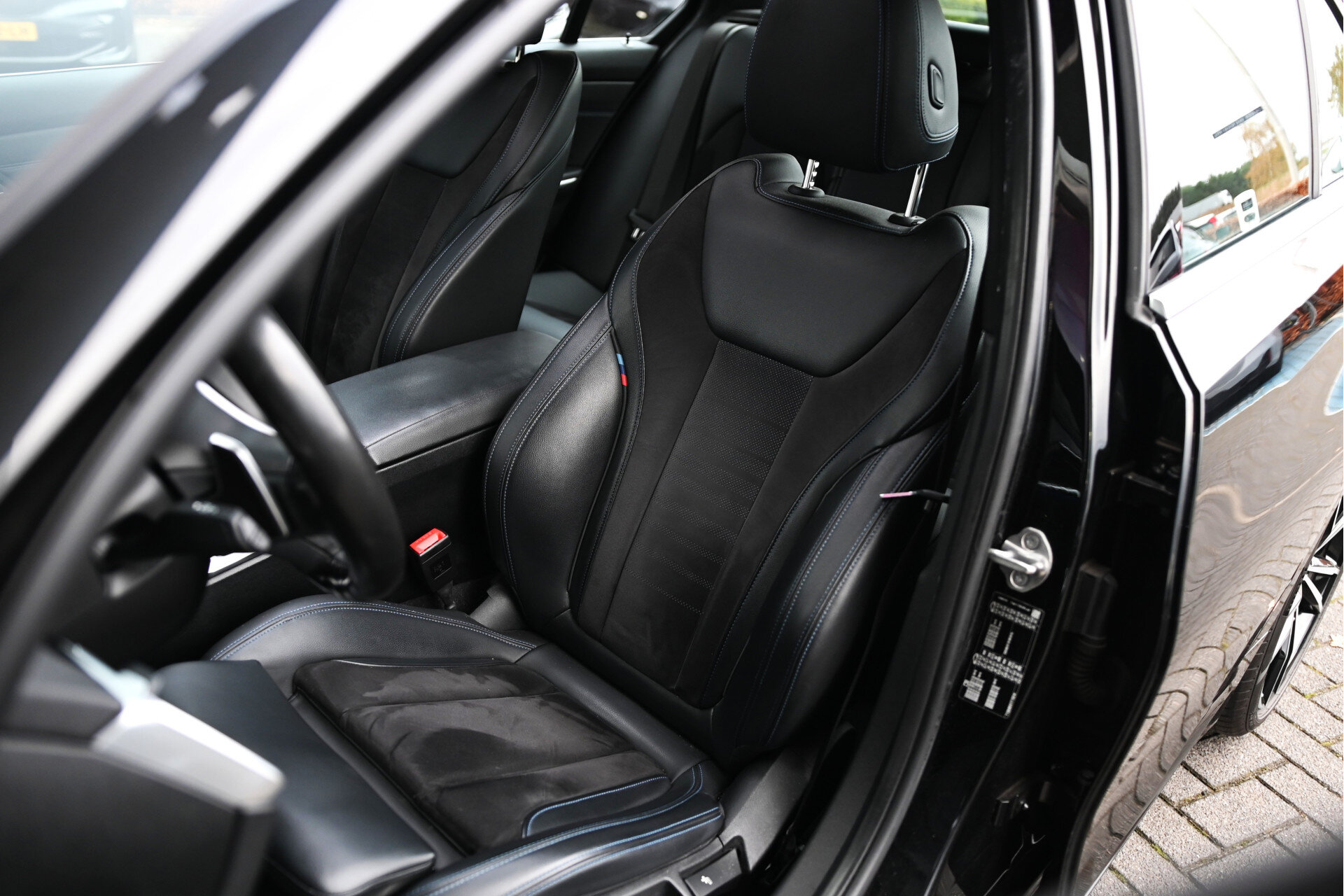 BMW 3 Serie 320i Executive M Sport Automaat - Afbeelding 3