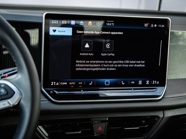 Apple Carplay/Android Auto Apple Carplay/Android Auto