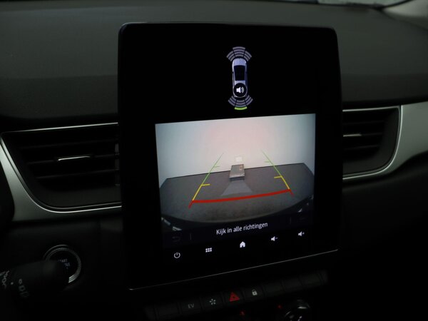 Parkeersensoren achter met achteruitrijcamera en sonische weergave