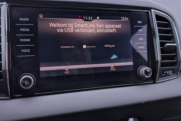 Apple Carplay/Android Auto Apple Carplay/Android Auto