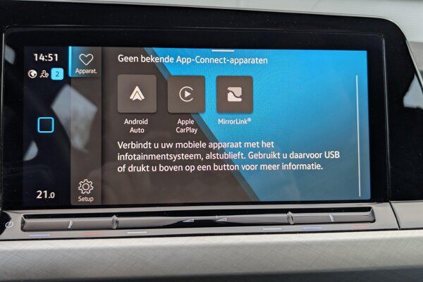 Apple Carplay/Android Auto Apple Carplay/Android Auto