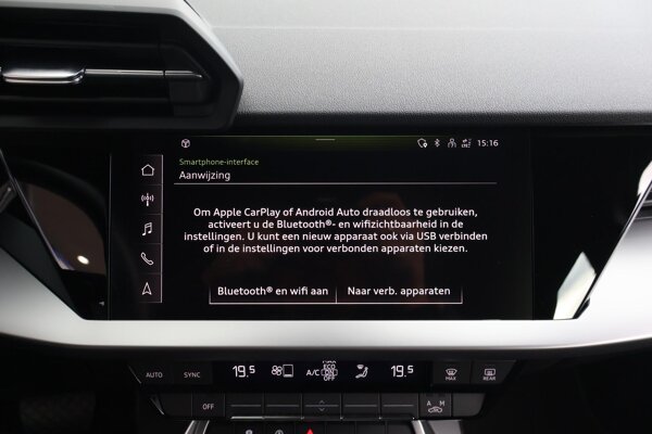 Apple Carplay/Android Auto Apple Carplay/Android Auto