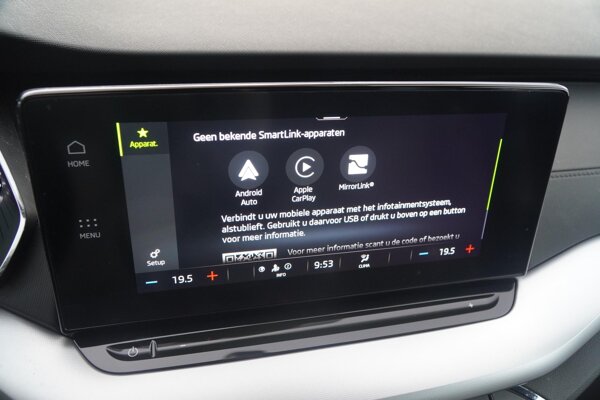 Apple Carplay/Android Auto Apple Carplay/Android Auto