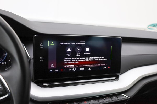 Apple Carplay/Android Auto Apple Carplay/Android Auto