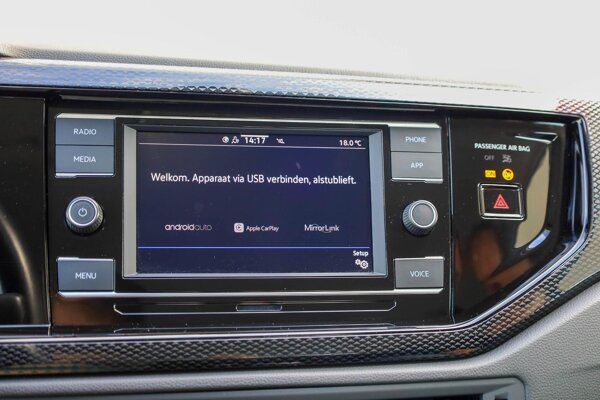 Apple Carplay/Android Auto Apple Carplay/Android Auto