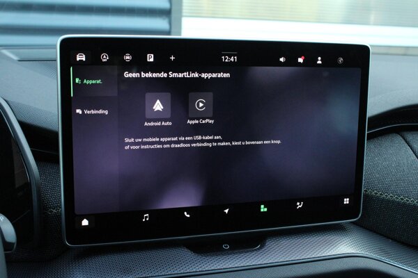 Apple Carplay/Android Auto Apple Carplay/Android Auto