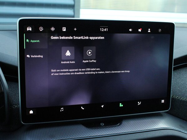 Apple Carplay/Android Auto Apple Carplay/Android Auto