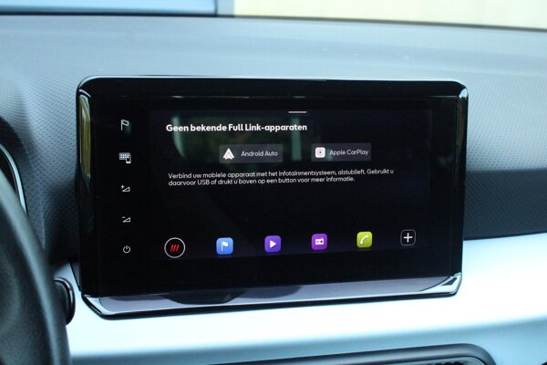 Apple Carplay/Android Auto Apple Carplay/Android Auto