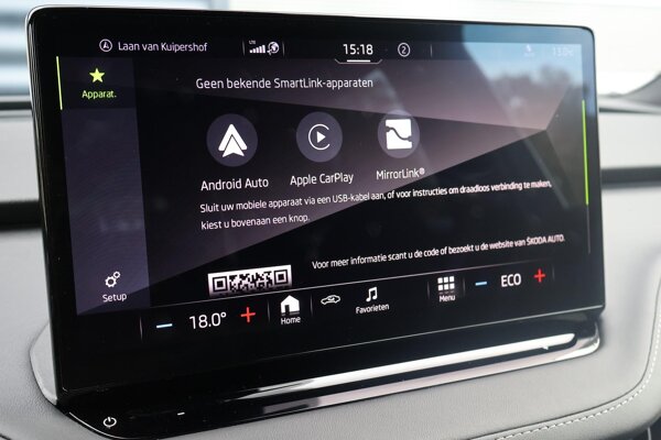 Apple Carplay/Android Auto Apple Carplay/Android Auto