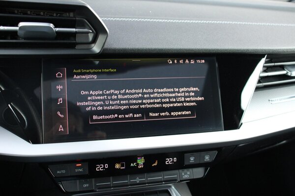 Apple Carplay/Android Auto Apple Carplay/Android Auto