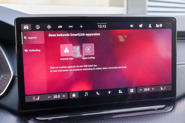 Apple Carplay/Android Auto Apple Carplay/Android Auto