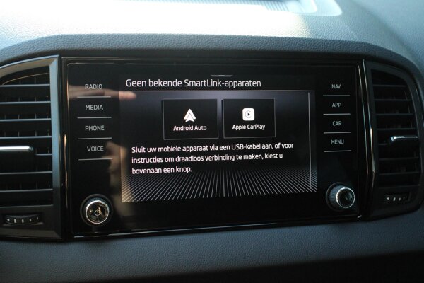 Apple Carplay/Android Auto Apple Carplay/Android Auto