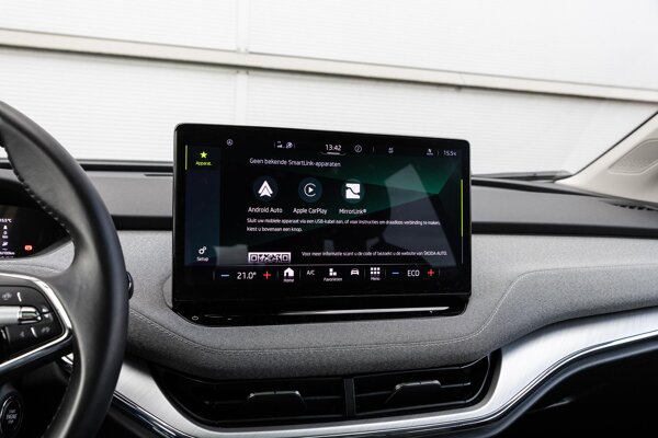 Apple Carplay/Android Auto Apple Carplay/Android Auto