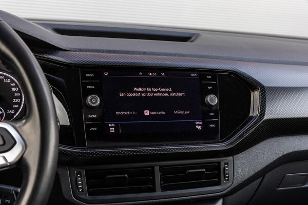 Apple Carplay/Android Auto Apple Carplay/Android Auto