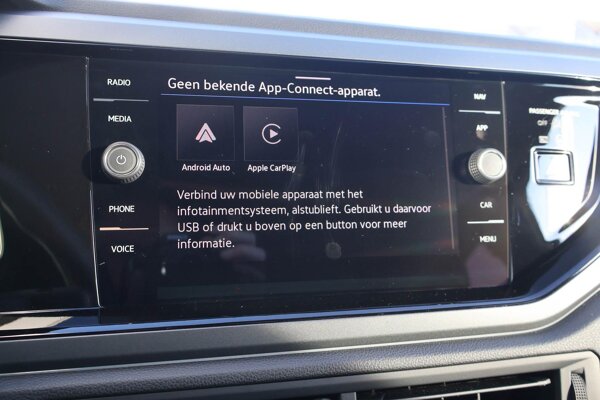 Apple Carplay/Android Auto Apple Carplay/Android Auto