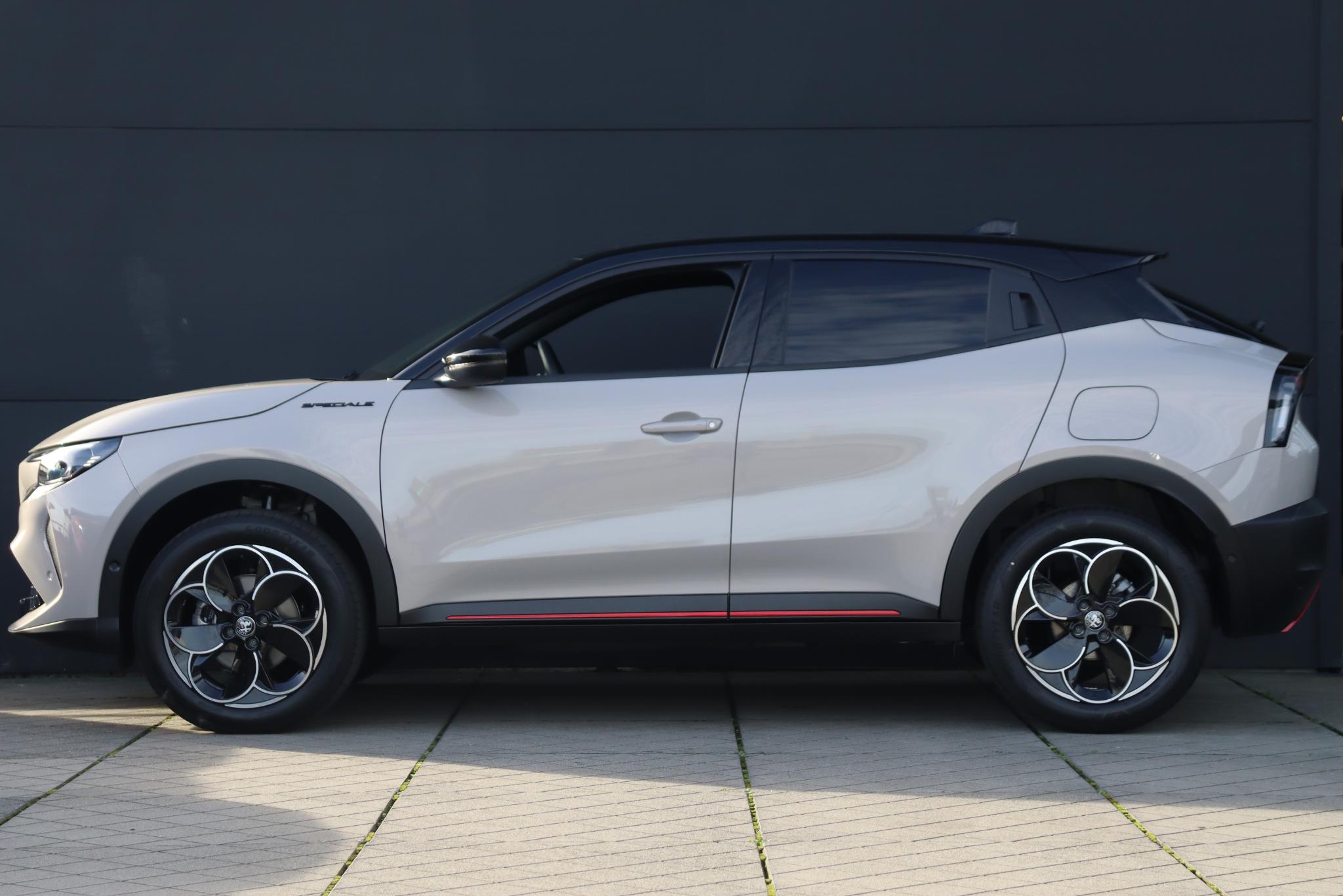 Alfa Romeo Junior 1.2 Turbo Hybrid Ibrida Speciale - Afbeelding 2