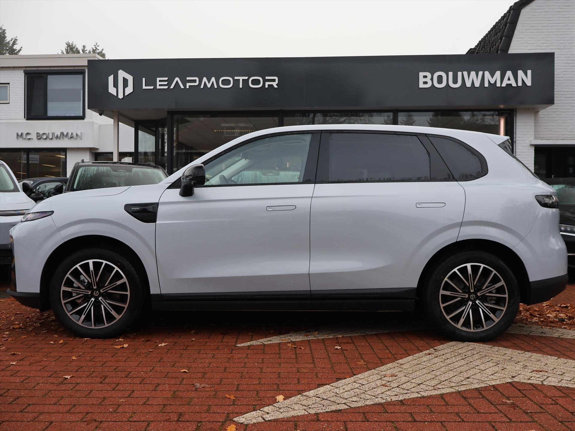 Leapmotor B10 EV 67,1 kWh 218PK Design ProMax, Rijklaarprijs | NIEUW | Panoramadak | Navigatie | Camera | Adaptieve Cruise Control - Afbeelding 2