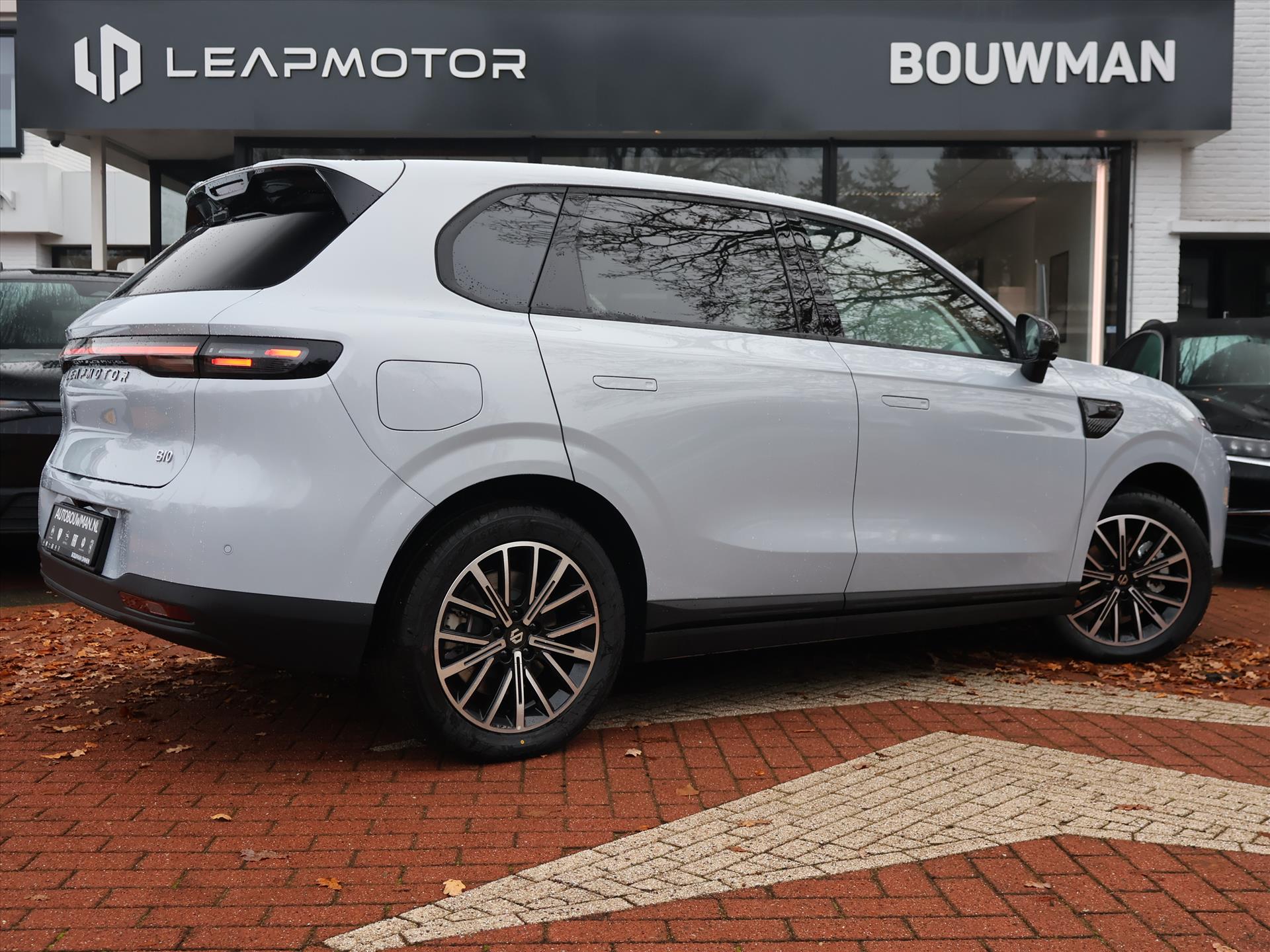 Leapmotor B10 EV 67,1 kWh 218PK Design ProMax, Rijklaarprijs | NIEUW | Panoramadak | Navigatie | Camera | Adaptieve Cruise Control - Afbeelding 4