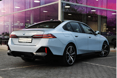 BMW 5 Serie 550e xDrive High Executive M Sport Automaat - Afbeelding 2