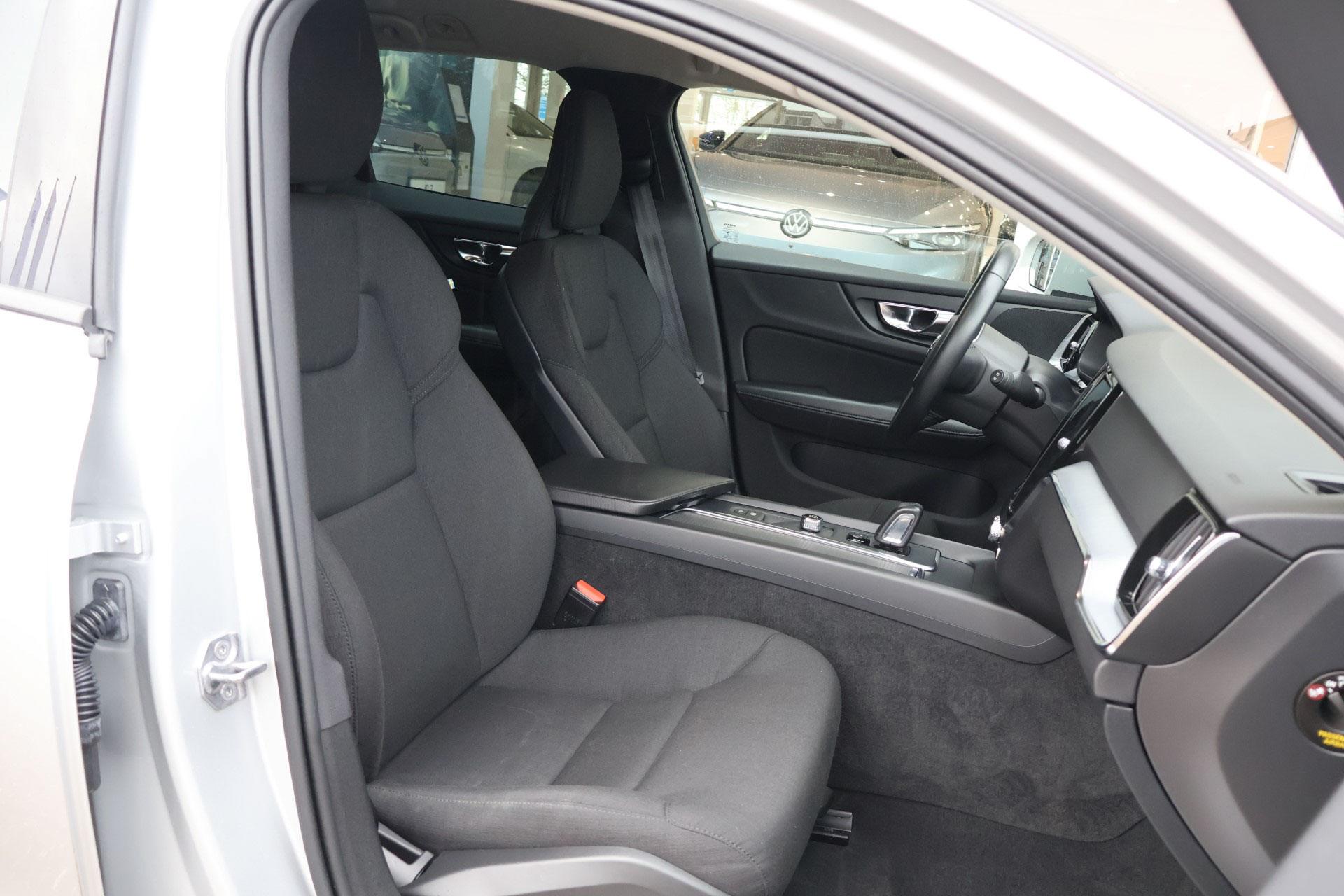 Volvo V60 2.0 B3 163pk Momentum Advantage - Afbeelding 4