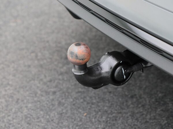 Elektrisch wegklapbare trekhaak