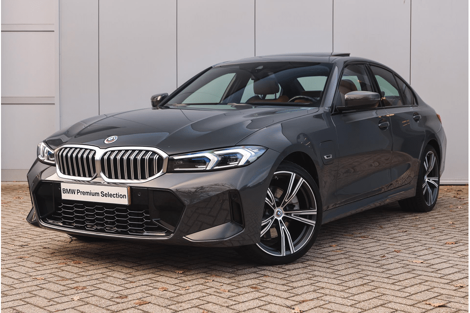 BMW 3 Serie 330e xDrive High Executive M Sport Automaat - Afbeelding 1