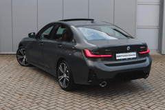 BMW 3 Serie 330e xDrive High Executive M Sport Automaat - Afbeelding 2