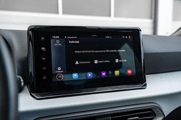 Apple Carplay/Android Auto Apple Carplay/Android Auto
