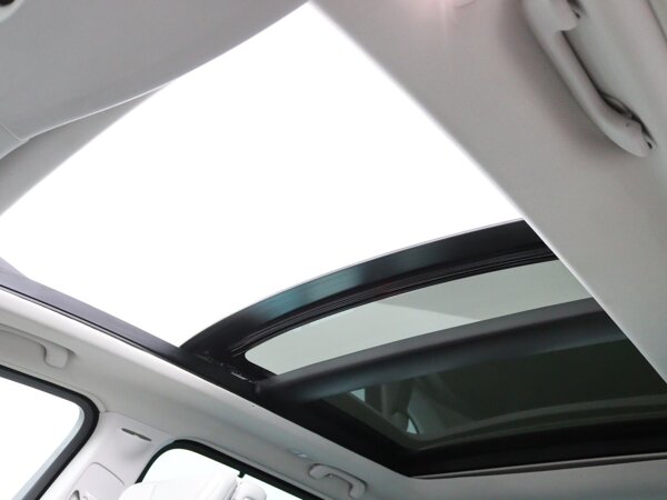 Elektrisch bedienbaar panoramisch glazen schuif- en kanteldak