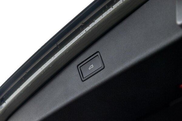 elektrisch bedienbare achterklep met sensorsturing elektrisch bedienbare achterklep met sensorsturing