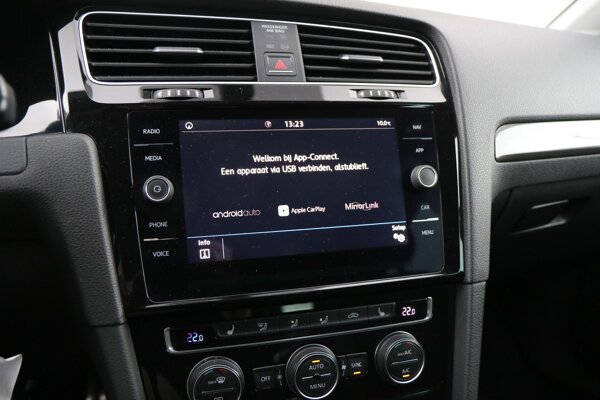 Apple Carplay/Android Auto Apple Carplay/Android Auto