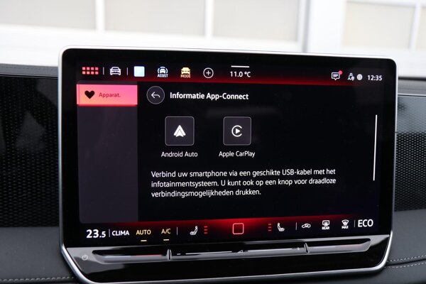 Apple Carplay/Android Auto Apple Carplay/Android Auto