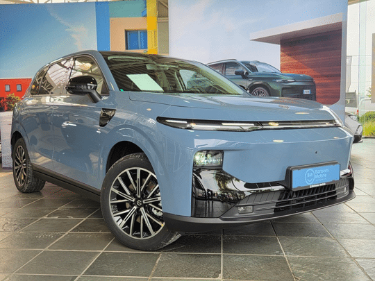 Leapmotor B10 DESIGN PROMAX * PANO DAK * LEDER * ELEKTRISCHE KOFFER * NAVI * 360 CAMERA