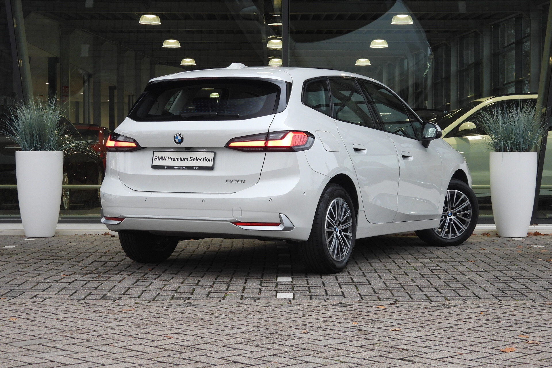 BMW 2 Serie Active Tourer 220i Luxury Line Automaat - Afbeelding 4