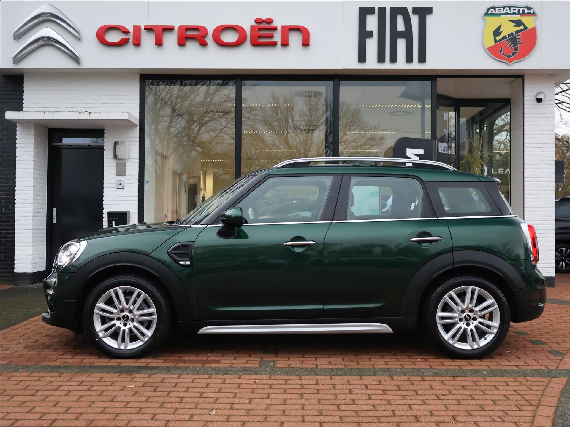 MINI Countryman (f60) 1.5 102PK Automaat One Chili, Rijklaarprijs | Navigatie | Stoelverwarming | 18 inch wielen | Comfortstoelen - Afbeelding 2