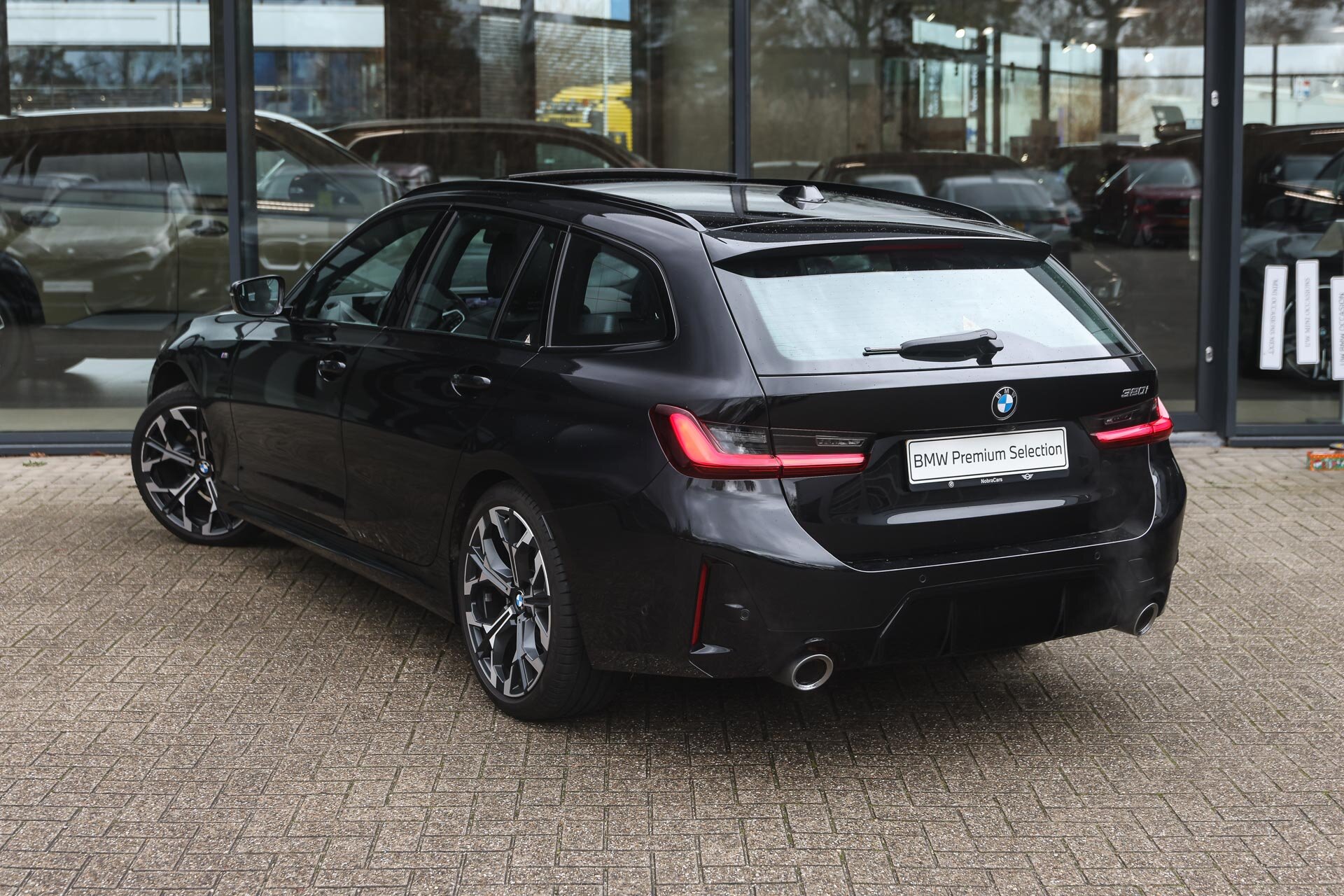 BMW 3 Serie Touring 320i M Sport Automaat - Afbeelding 2