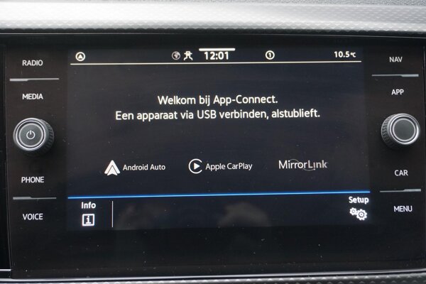 Apple Carplay/Android Auto Apple Carplay/Android Auto