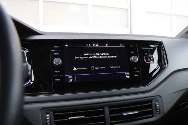 Apple Carplay/Android Auto Apple Carplay/Android Auto